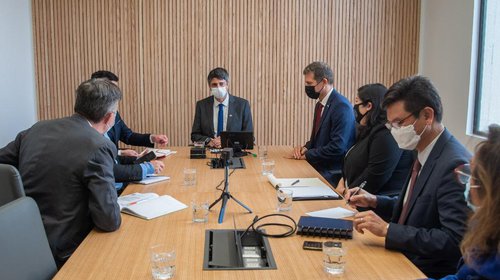 Ministro de Ciencia recibe a delegación de los CDC para apoyar red universitaria de vigilancia genómica del Coronavirus