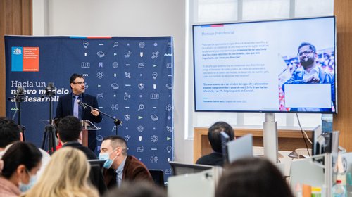 Charla Magistral: Ministro de Ciencia Flavio Salazar expuso los lineamientos necesarios para que Chile logre alcanzar un nuevo modelo de desarrollo