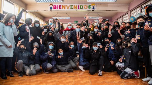 Ministro de Ciencia entrega 1.000 entradas al Planetario a colegio en barrio Meiggs