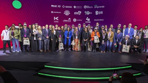 "Hazlo con IA", iniciativa de IA generativa ofrece cursos gratuitos para mipymes de todo el país