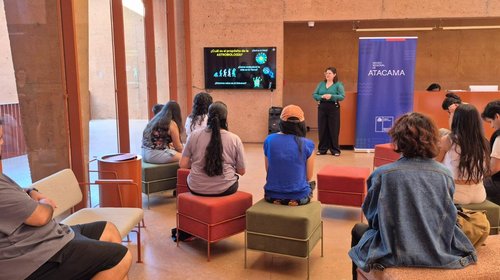 ¿Estamos solos en el universo? Seremi de Ciencia encabezó charla abierta a la comunidad en Copiapó