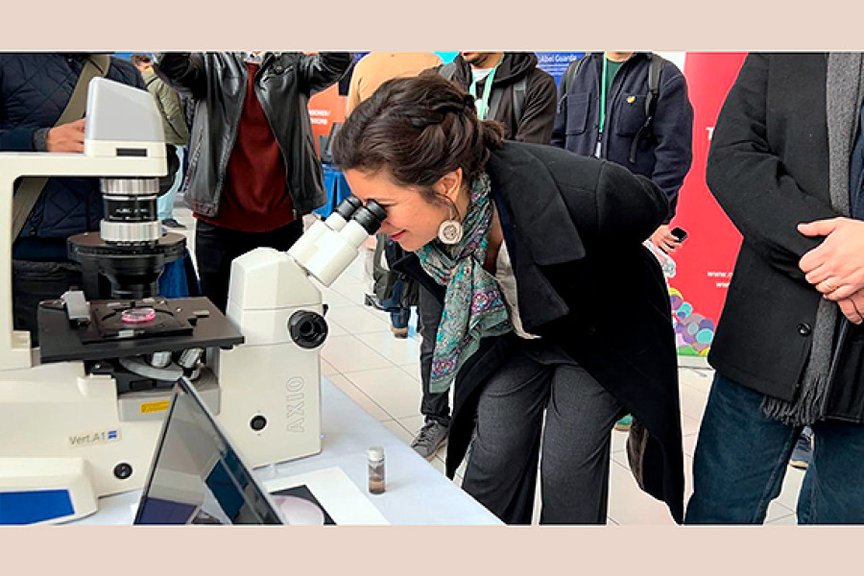 Ministra de Ciencia recorrió Feria de Nanotecnología de la USACH y dialogó con investigadoras e investigadores de Cedenna
